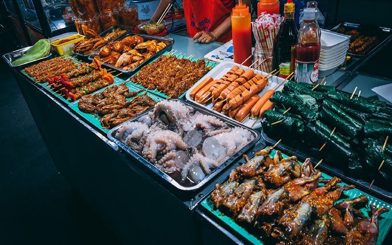 Hoa Khanh Danang Night Market