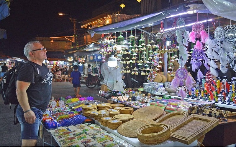 Halong Night Market: Best Nightlife Activities in Ha Long City