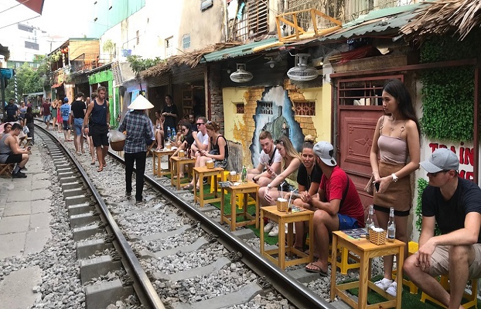 Hanoi Train Street Cafe