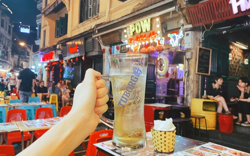 Bia Hoi Corner in Hanoi Vietnam: Things You Need to Know