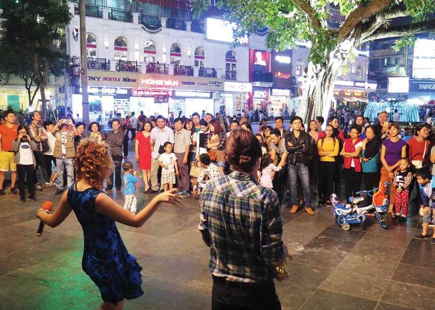 Hue Night Walking Street