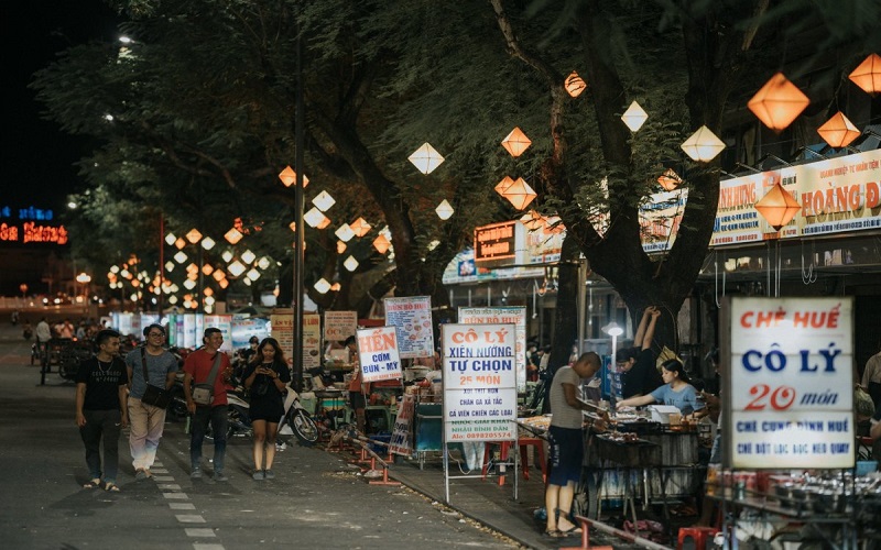 Dong Ba Night Market
