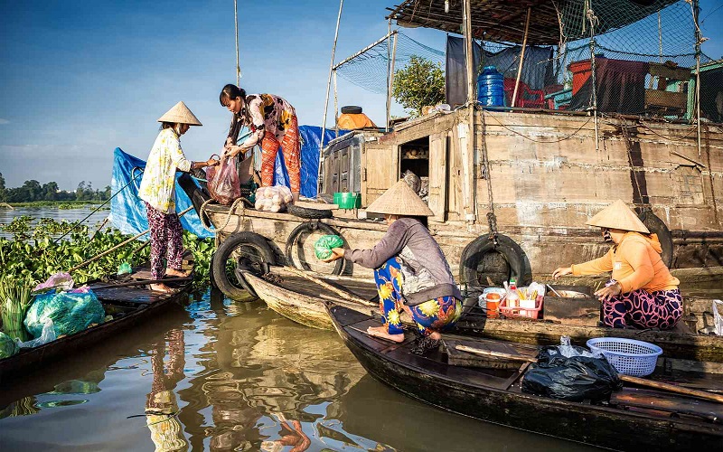 long-xuyen-floating-market