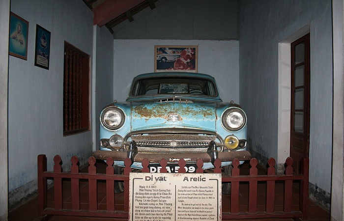 Car in Thien Mu Pagoda