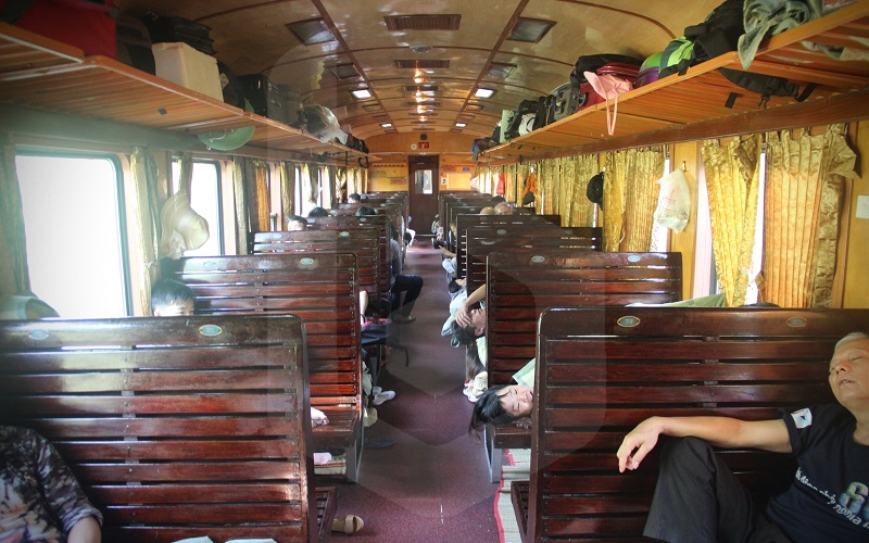 vietnam-hard-seat-train
