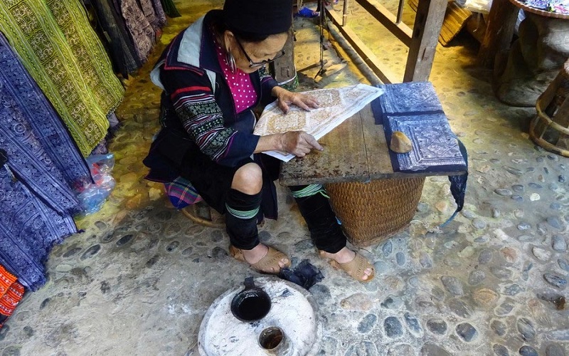 black-hmong-arts-and-crafts