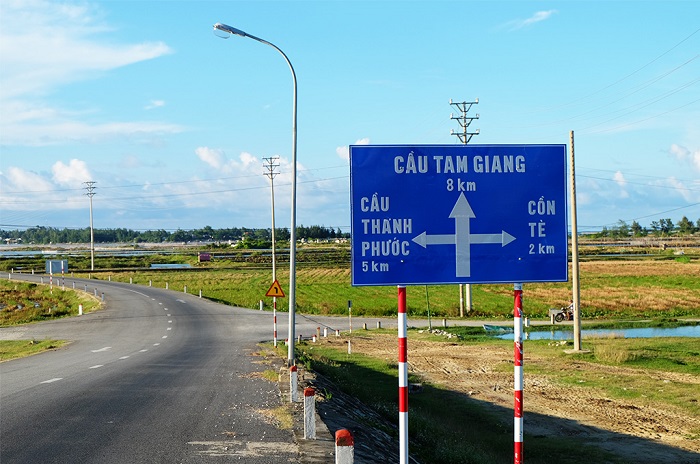 Road to Ru Cha Hue