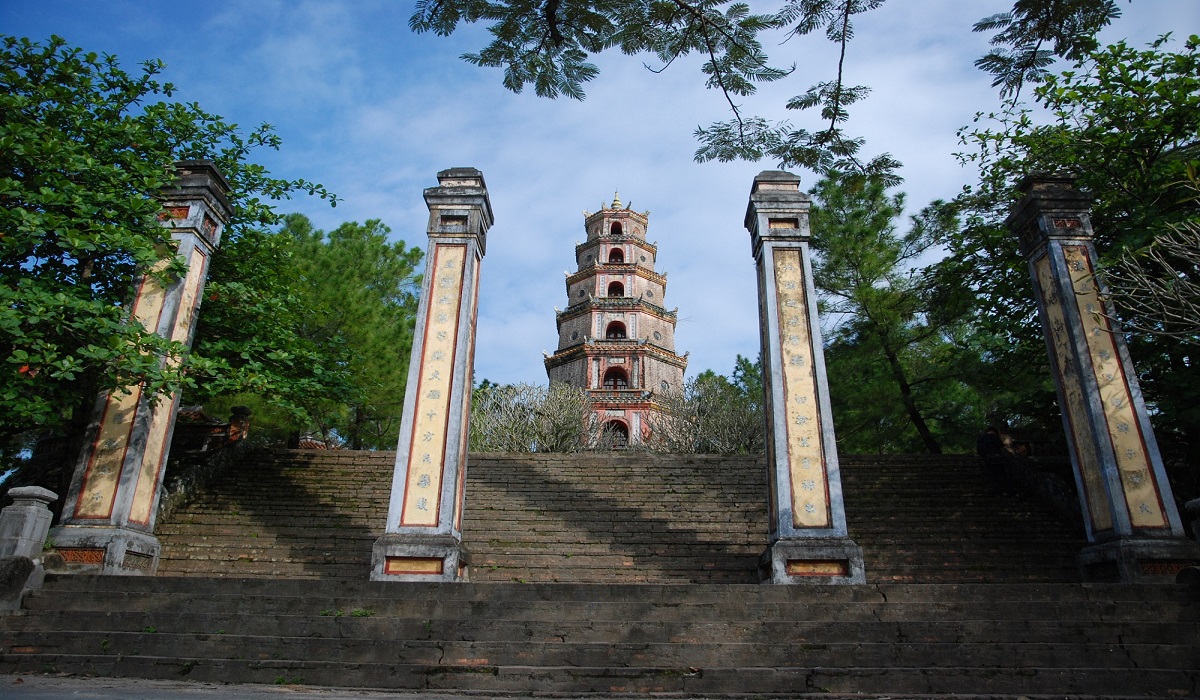 Celestial Pagoda (Thien Mu Pagoda)
