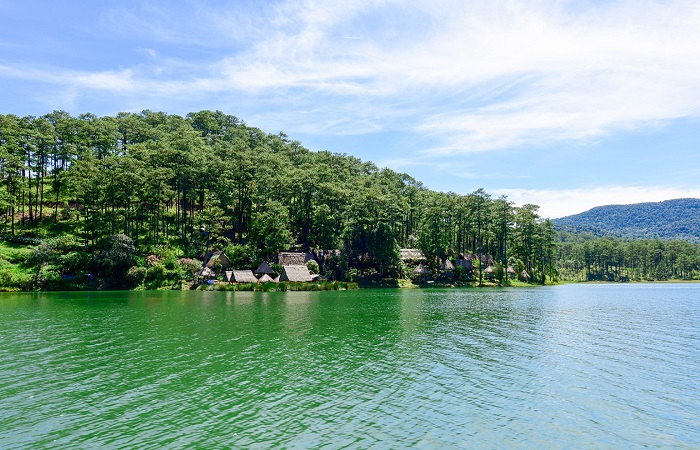 Tuyen Lam Lake Boat Tour